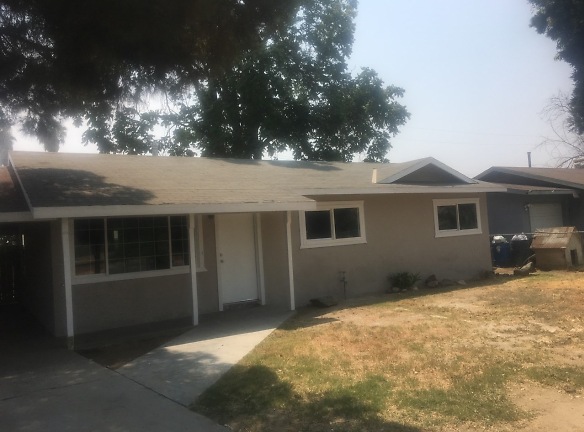 9609 Home Ave - Hanford, CA