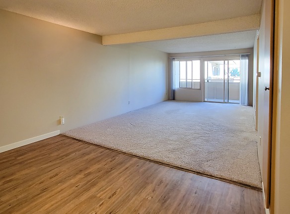 CT 319 - Livingroom.jpg