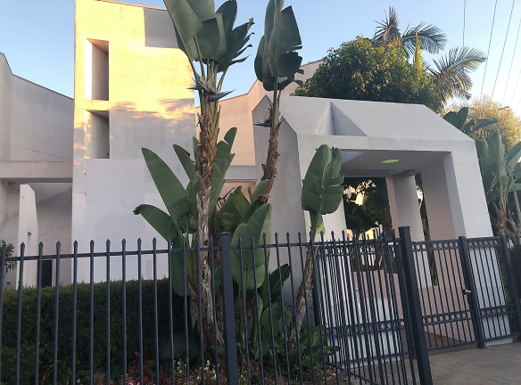 Villa Apartments - Los Angeles, CA