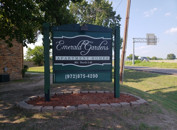 Emerald Gardens Apartments Homes - Ennis, TX