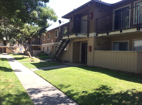 Cedar Hills Manor Apartments - Willows, CA