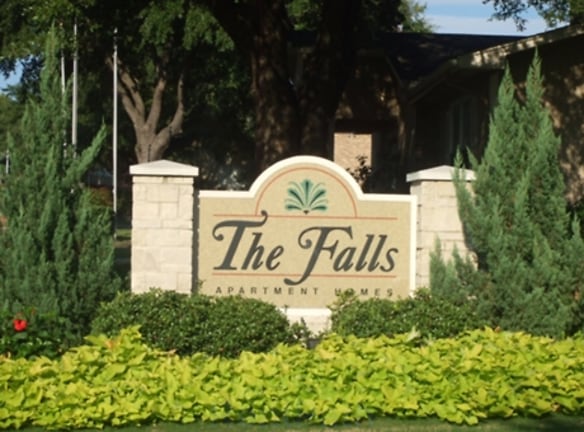 The Falls Apartments - Fort Worth, TX