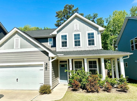 200 Rose Hill Dr - Holly Springs, NC
