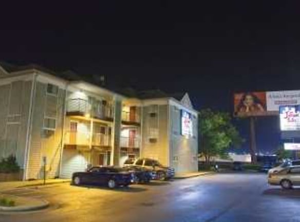 InTown Suites - Six Flags (ZAN) - Arlington, TX
