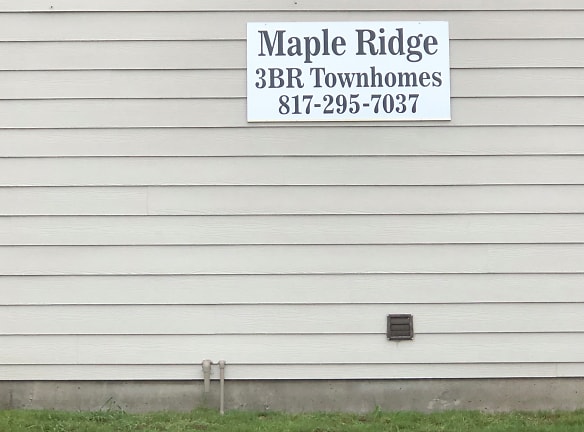 Maple Ridge Townhomes Apartments - Midlothian, TX