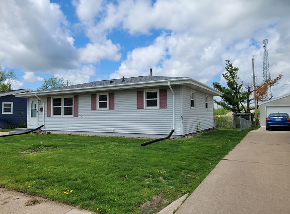 480 Hillview Dr - Marion, IA