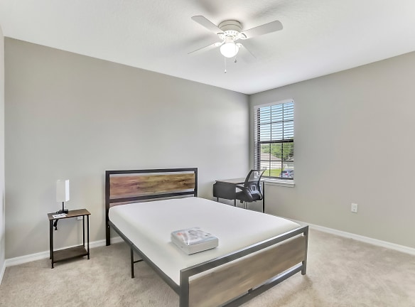 Room For Rent - Tavares, FL