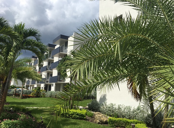 Prestige Palms Apartments - North Miami, FL