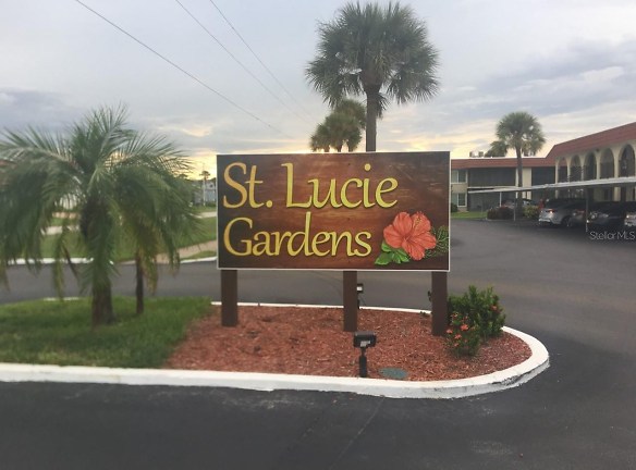 201 St Lucie Ln #402 - Cocoa Beach, FL