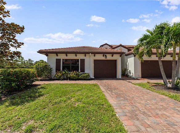 7884 Bristol Cir - Naples, FL