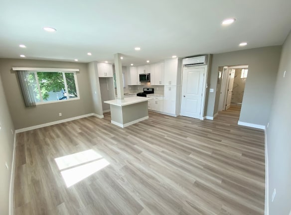 1120 Laurel Ave - West Hollywood, CA