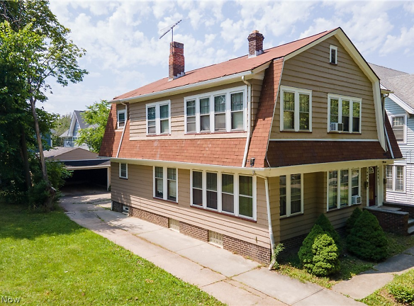 1642 Hillcrest Rd - Cleveland Heights, OH