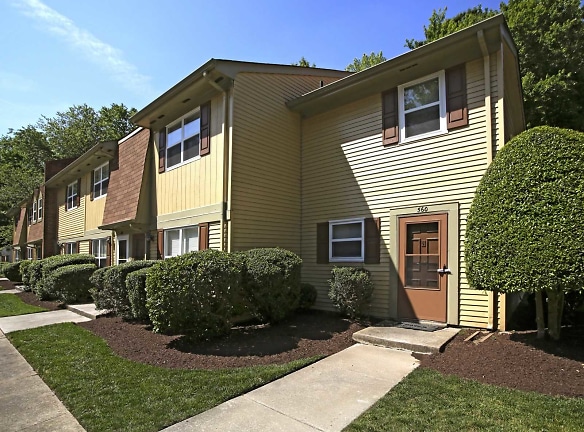 Young's Mill Apartments - Newport News, VA