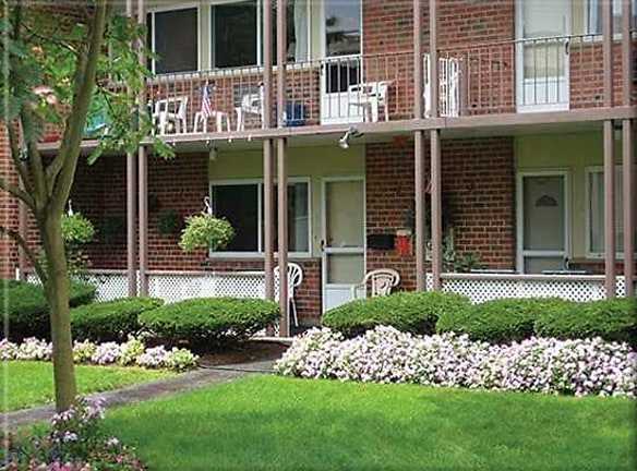 Lakeview Gardens - Natick, MA