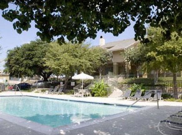 6303 Shady Oaks Manor Dr - Fort Worth, TX