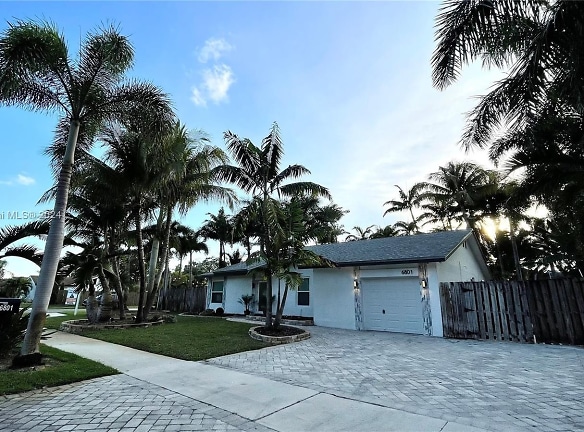 6801 NW 26th Way - Fort Lauderdale, FL