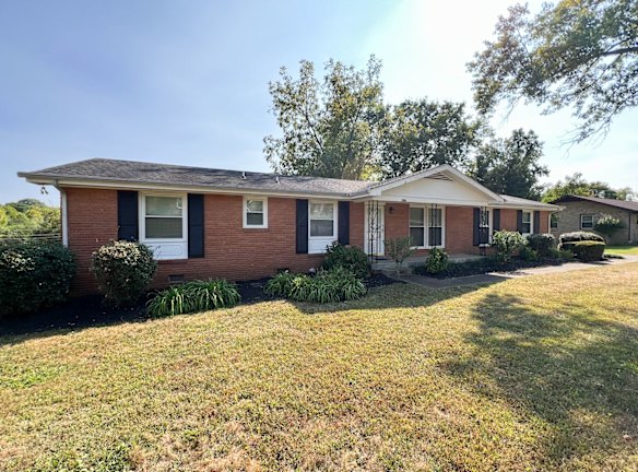 2108 Barkley Dr - Clarksville, TN