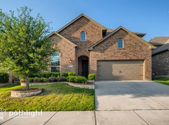 1161 Crest Meadow Dr - Haslet, TX