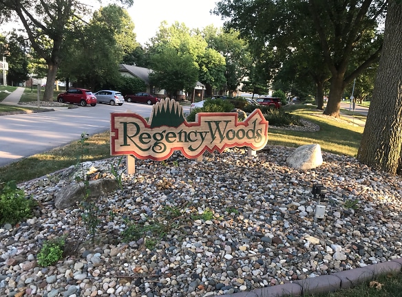 Regency Woods Apartments - West Des Moines, IA