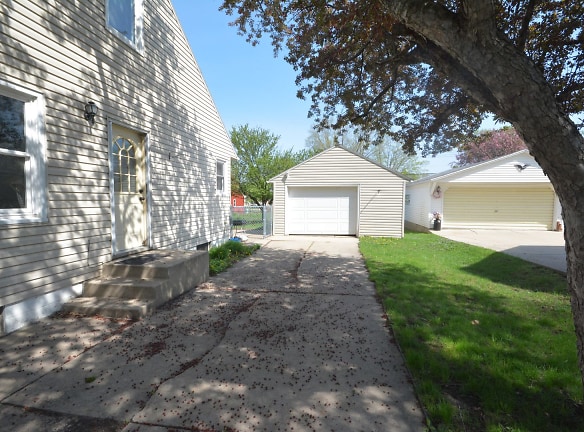 1853 17 1/2 St NW - Rochester, MN