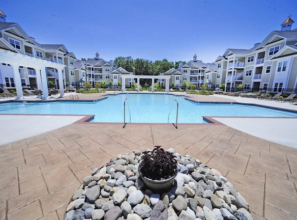 Fenwyck Manor Apartments - Chesapeake, VA