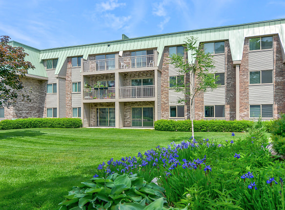 Larpenteur Estates Apartments - Roseville, MN