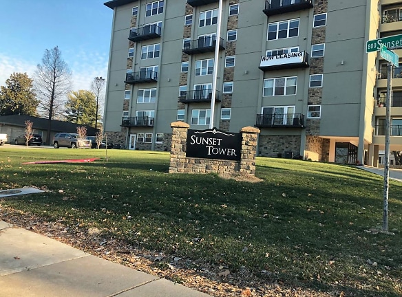 Sunset Tower Apartments - Evansville, IN