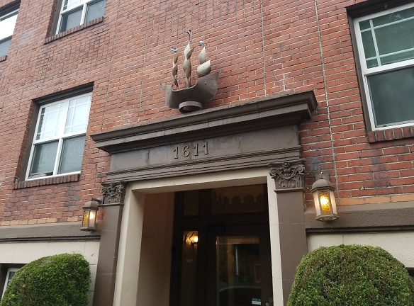 The Flying Dutchman Apartments - Portland, OR