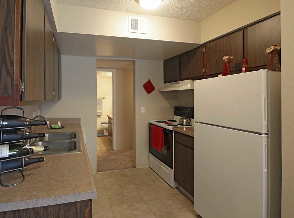 Cottonwood Apartments - Council Bluffs, IA