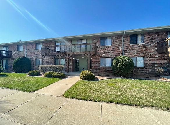 11322 W National Ave - West Allis, WI