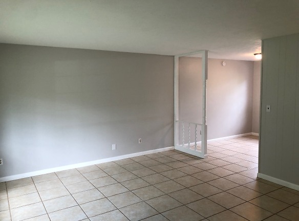 1599 Coombs Dr unit 2 - Tallahassee, FL