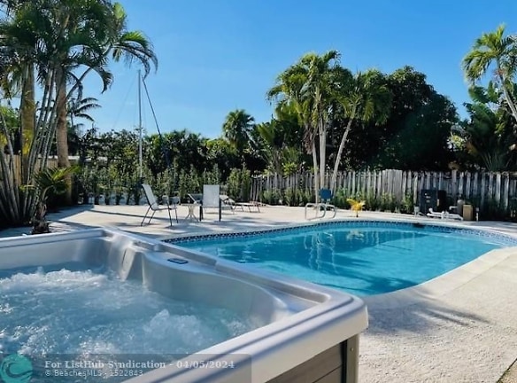 2401 Andros Ln - Fort Lauderdale, FL