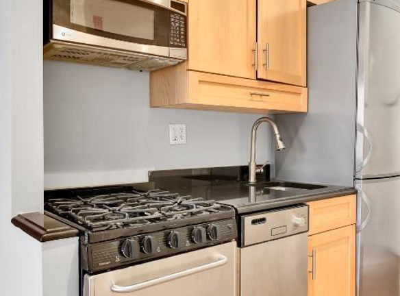 202 E 13th St unit 3C - New York, NY