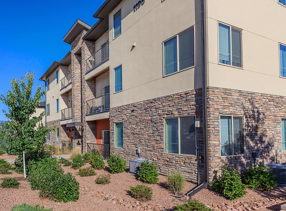 11 West Student Housing - Colorado Springs, CO