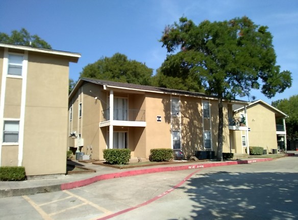Woods Apartments - Irving, TX