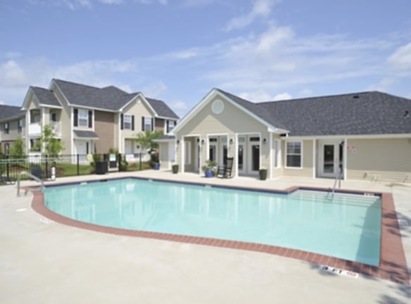 Longhill Pointe Apartments & Townhomes - Fayetteville, NC