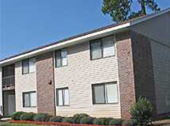 Valley Pines Apartments - Fort Valley, GA