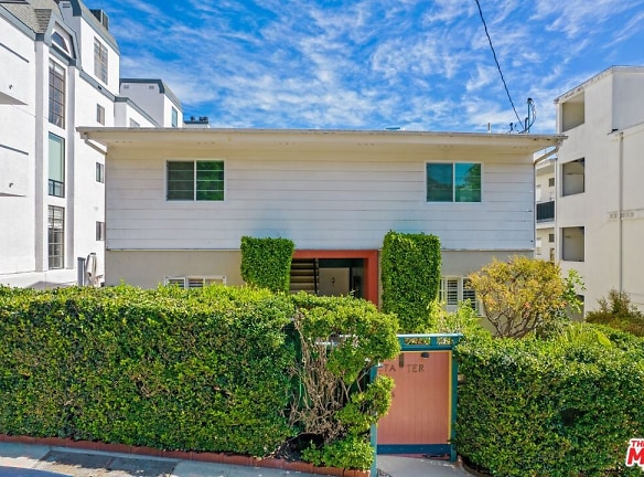 1260 Ozeta Terrace - West Hollywood, CA