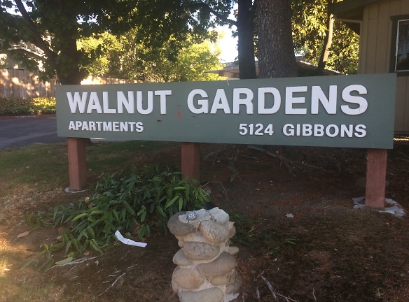 Walnut Gardens Apartments - Carmichael, CA