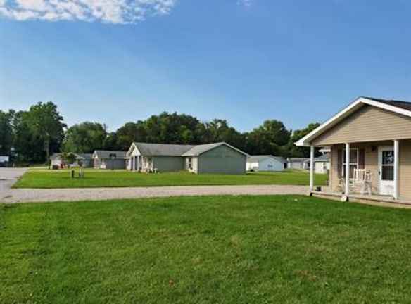 225 East Ct - Cayuga, IN