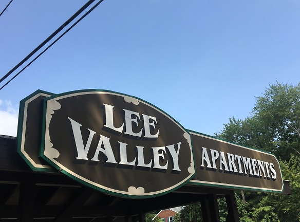 Lee Valley Apartments - Springfield, VA