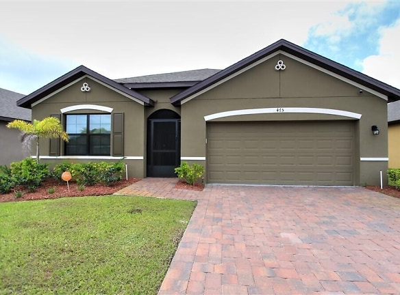475 Old Country Rd S E - Palm Bay, FL