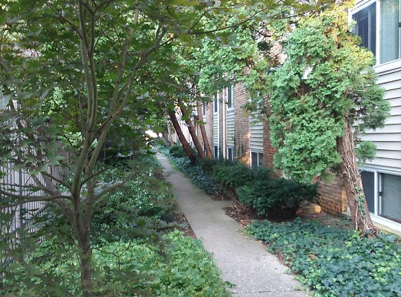 Garden Courts Apartments - Champaign, IL
