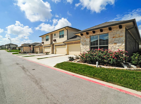 Double Eagle Townhomes - Hutto, TX