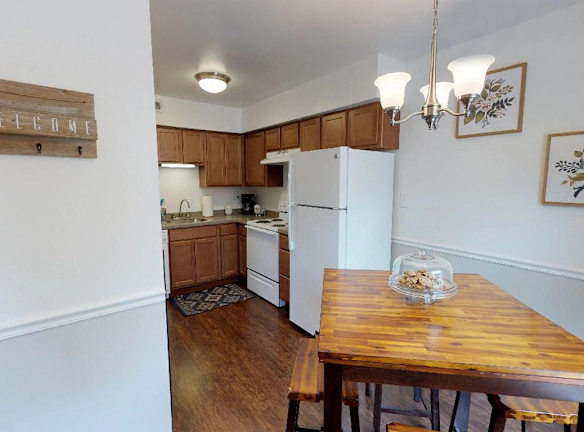 Walnut Creek Townhomes Apartments - Blue Ash, OH