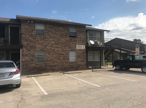Foxcroft Apartments - Denton, TX