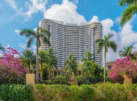 1000 W Island Blvd unit # 2205 - Aventura, FL