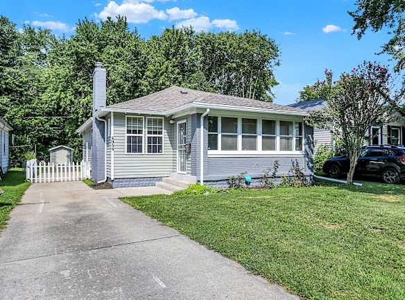 4958 Crittenden Ave - Indianapolis, IN