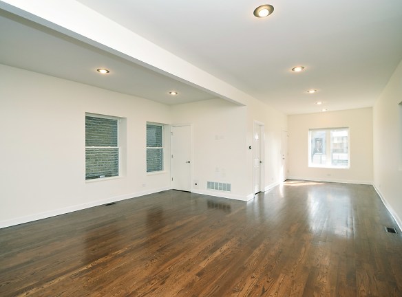 2702 N Artesian Ave 1 Apartments - Chicago, IL