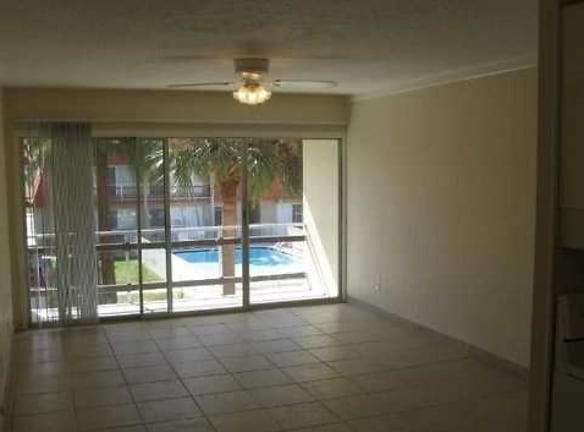 Golf Meadow Apartments - Fort Myers, FL